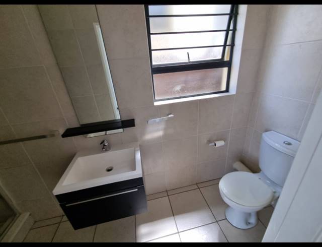 2 BEDROOM APARTMENT FOR SALE IN OAKDENE